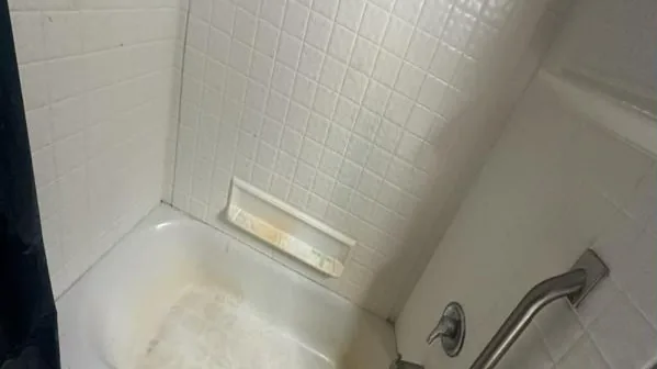 Bathroom tub before cleaning